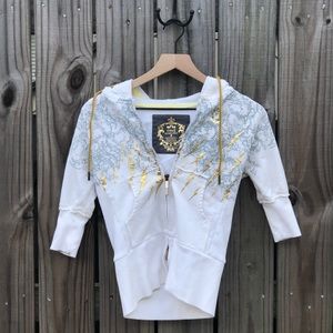 White & gold sweater